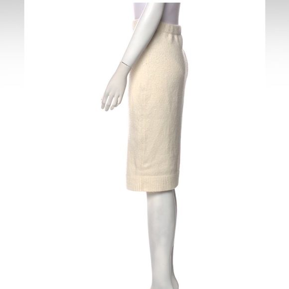 TOM FORD CASHMERE knit knee length pencil skirt. Winter white/ creamy white - Picture 3 of 7